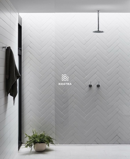 Gạch thẻ trắng 75x300 ốp tường