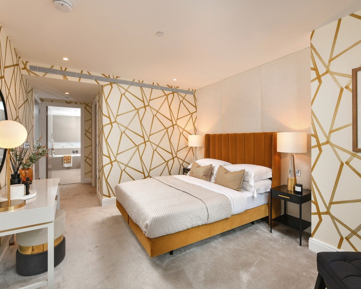 Thiết kế phòng ngủ với tường Geometric