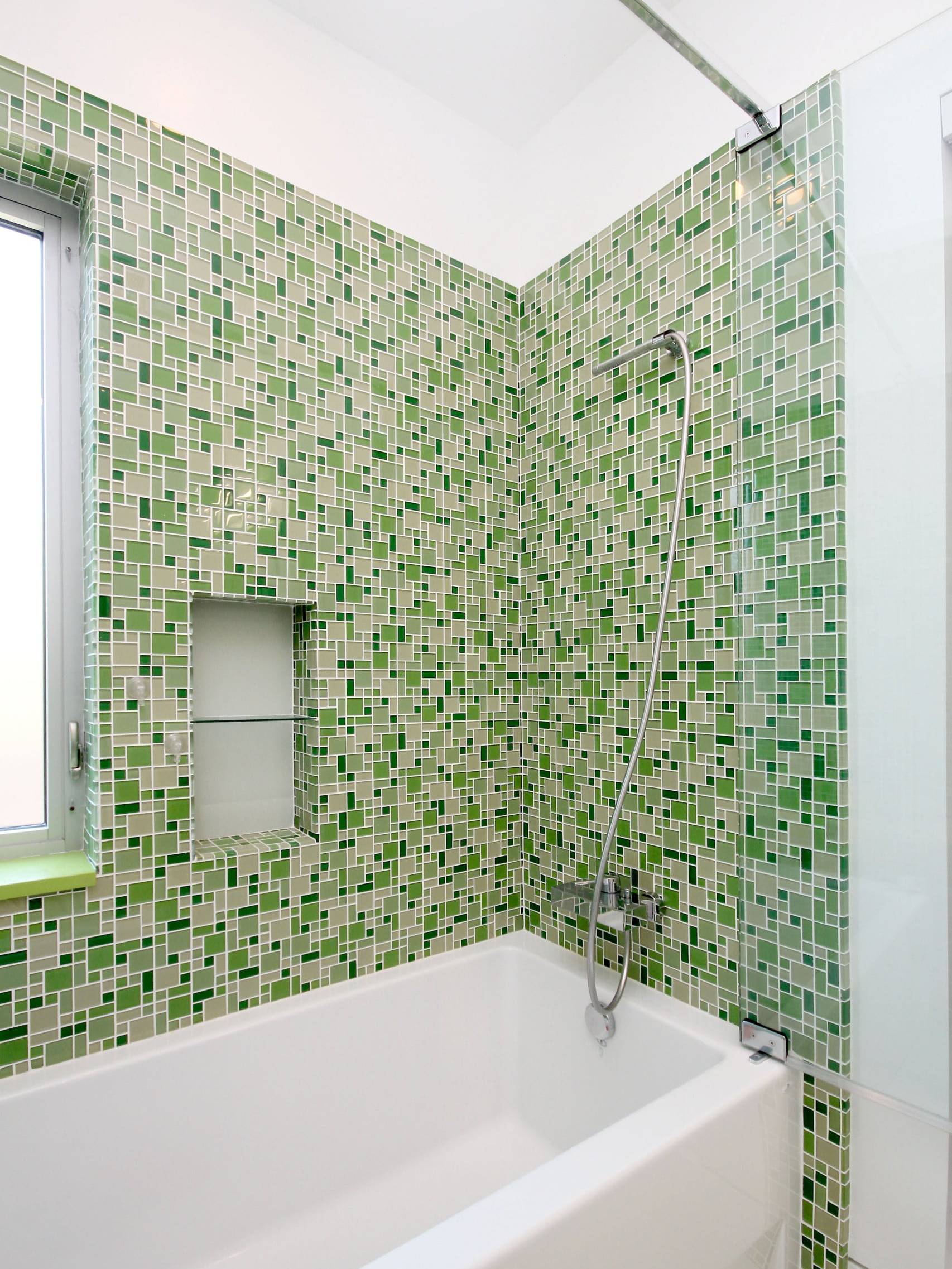 Gạch Mosaic thuỷ tinh ốp tường nhà tắm