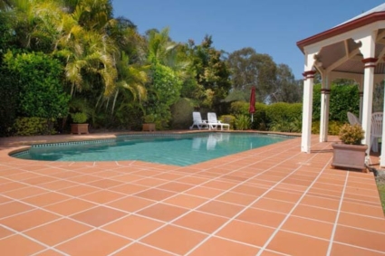 Gạch Viglacera Cotto lát sân hồ bơi