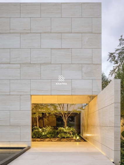Gạch Travertine ốp tường mặt tiền