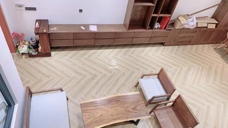 Gạch giả gỗ KHA-2112 lát nền phòng khách