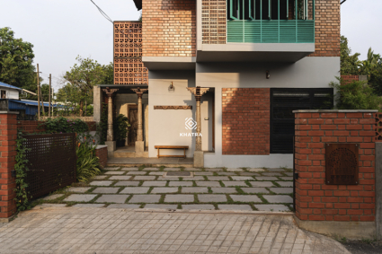 Gạch Porcelain 300x600 lót sân vườn