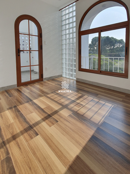 Gạch gỗ Walnut lát nền phòng ngủ