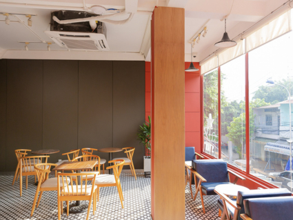 Gạch bông đồng tiền ở cửa hàng The Coffee House